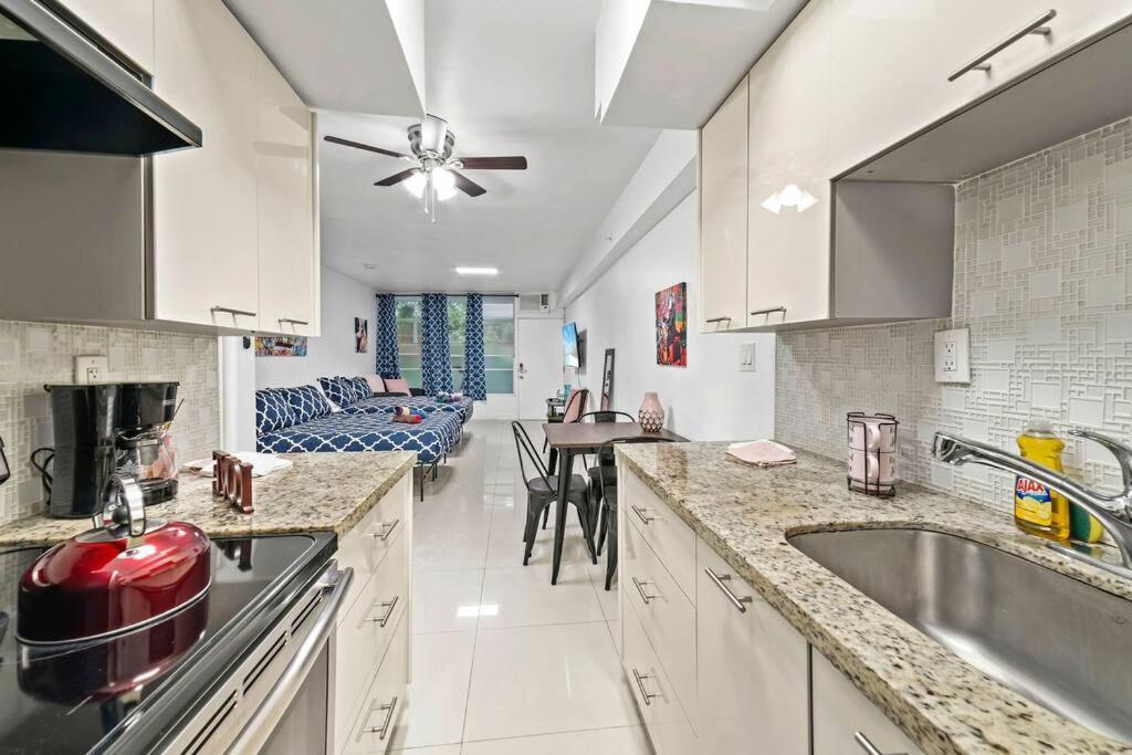 Escape 2 Beach, Ocean Dr Deco With 2 Queen Beds Miami Beach