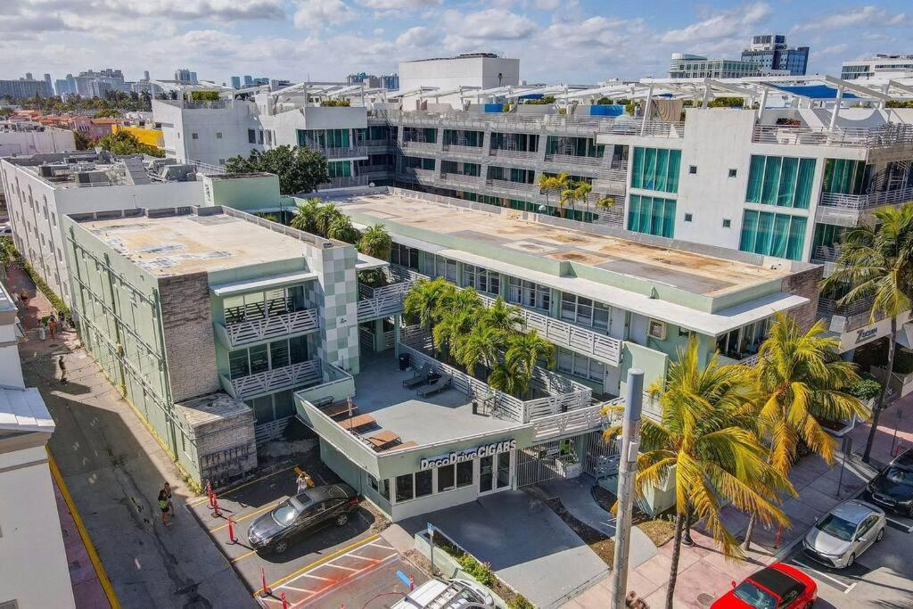 Escape 2 Beach, Ocean Dr Deco With 2 Queen Beds *