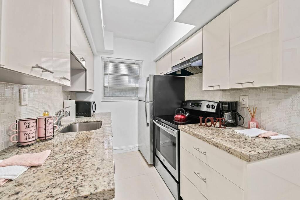 Apartment Escape 2 Beach, Ocean Dr Deco With 2 Queen Beds *
